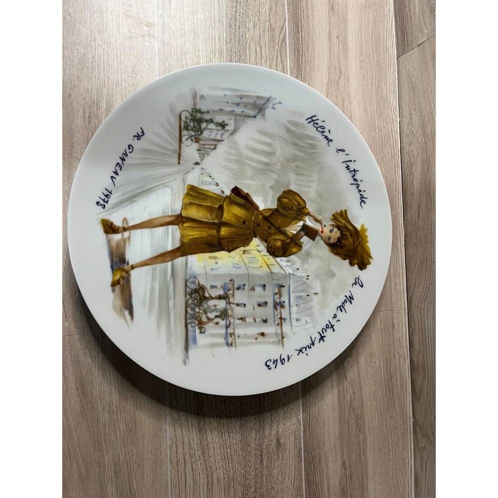 D'ARCEAU LIMOGES LES FEMMES DU SIECLE-1943 Porcelain Collector's Plate